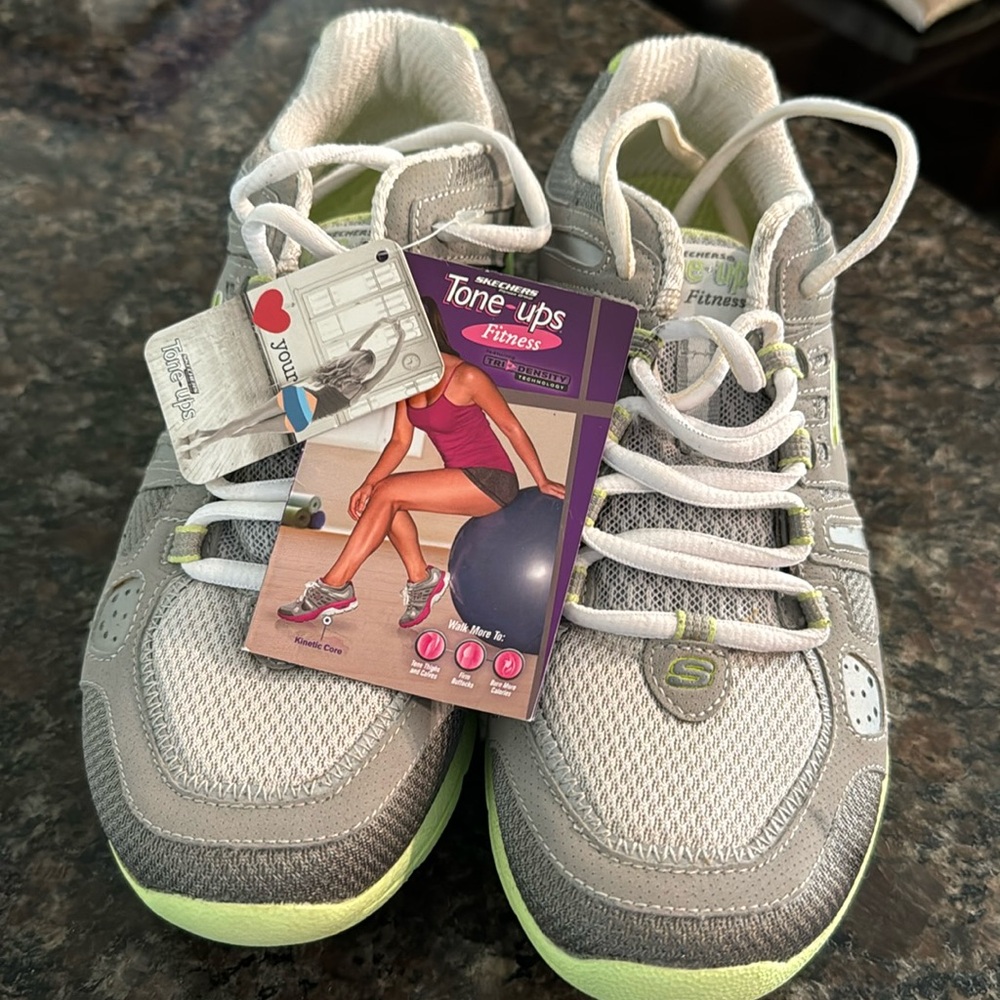 Skecher Tone-ups Size 8 New with Tags